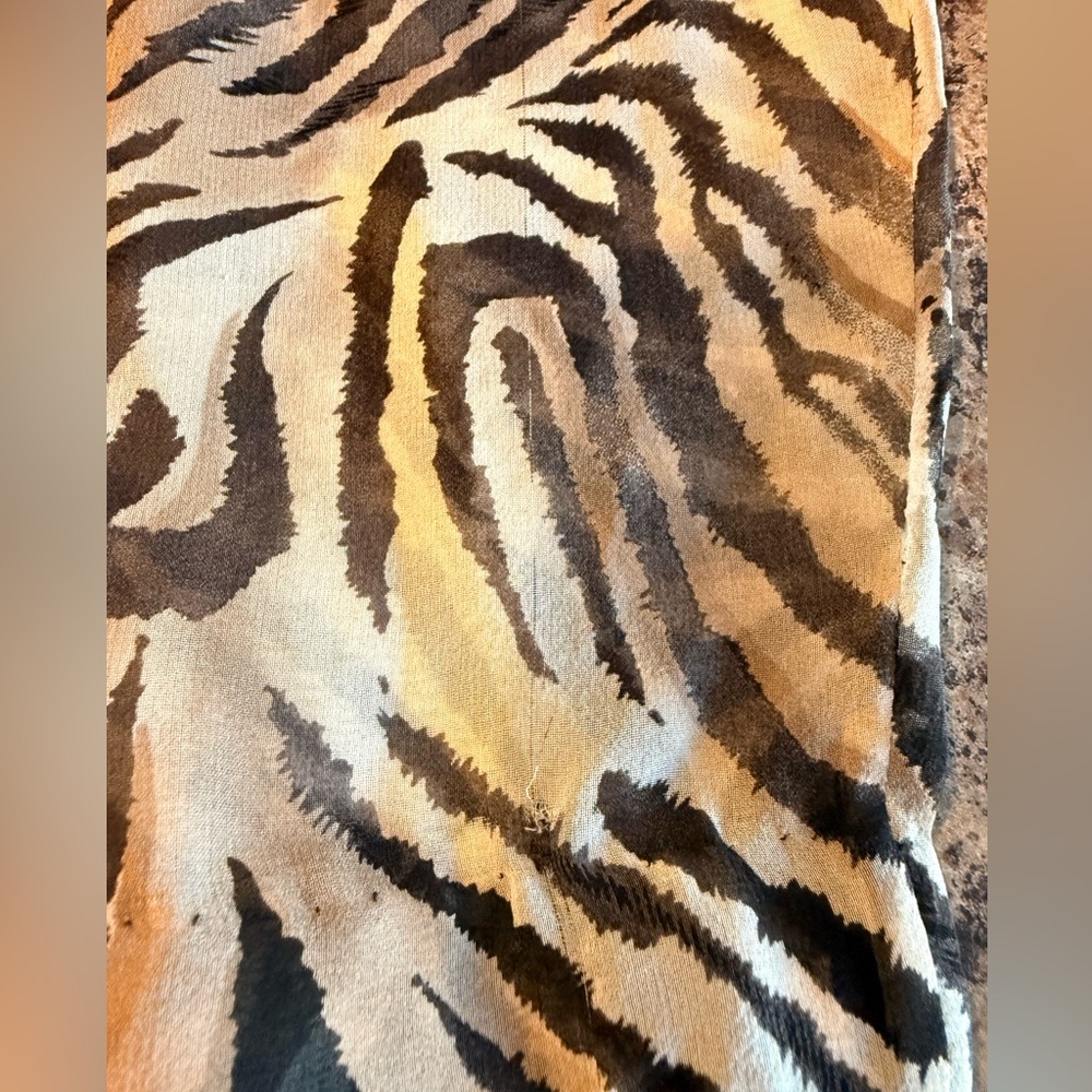 Dana Buchman 100% Silk Wrap Blouse, Zebra Print - Picture 8 of 8